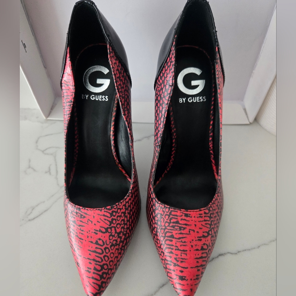 G By Guess 4” Black & Coral Pumps Heels 6.5
